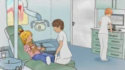 Bei ihrem ersten Zahnarztbesuch ist Conni sehr aufgeregt. Doch die freundliche Zahnärztin nimmt Conni die Angst und beantwortet geduldig all ihre Fragen.