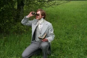 Charles Darwin (Sven Hussock) widmet der Naturbeobachtung mehr Zeit als seinem Studium.