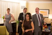 (von links) Lennon Parham als Karen Collins, Gary Cole als Kent Davison, Julia Louis-Dreyfus als Selina Meyer, Matt Walsh als Mike McLintock