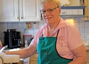 Helga Knorr in ihrer Küche in Hayingen.