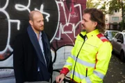 Tobias (Patrick Müller, l.) glaubt daran, dass Jessica sich verändert hat. Rechts David (Diego Carlos Seyfarth)