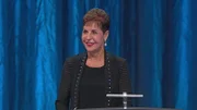 Joyce Meyer bei der Predigt