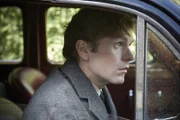 Endeavour Morse (Shaun Evans) ermittelt im Fall Simon Hallward, der bei einem Feuer in seiner Wohnung ums Leben kam.