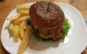 Lammburger - Schafe fressen nur das, was die Natur zu bieten hat. Ihr Fleisch ist ein wertvolles Lebensmittel. Und trotzdem ist es in Deutschland kein Selbstläufer.