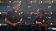John Nolan (Nathan Fillion) lernt seine neue Ausbilderin Nyla Harper (Mekia Cox) kennen.