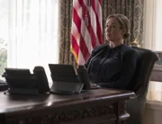 Präsidentin Keane (Elizabeth Marvel)