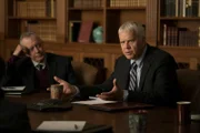 In the left: Greg Boatwright (Tim Robbins)