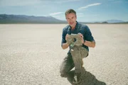 Dirk Steffens lüftet das Geheimnis der wandernden Steine.