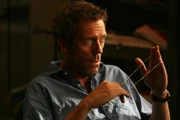 Im Alleingang behandelt Dr. Gregory House (Hugh Laurie) eine junge Frau die den Zusammensturz eines Bürogebäudes überlebt hat ...