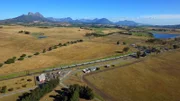 Ob Hügellandschaften oder Wüste, das stolze Südafrika hat einiges zu bieten. Auf der über 6.000 km langen Reise lässt sich die atemberaubende Natur entdecken.