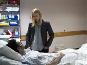 Dante (Morgan Spector, l.); Carrie Mathison (Claire Danes, r.)