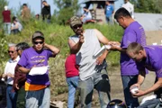 James Roberts und Rennen-crew auf Yukon auf 800