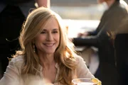Audrey Bayer (Holly Hunter)