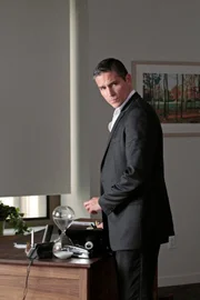 Reese (Jim Caviezel) muss nicht nur das Leben der neuen "Person of Interest" schützen, sondern auch seine eigenen Verfolger vom FBI auf Abstand halten.