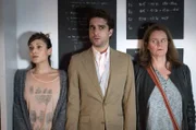 Werden sie erwischt? Yasmin (Sophie Dal, l.), Thomas Zuhse (Oliver K. Wnuk, M.) und Gudrun (Katrin Pollitt, r.).