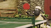 Bitzer und Shaun liefern sich ein spannendes Matsch an der Tischtennisplatte.