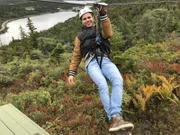 Kadett Alexander Nepraunig beim Ziplining in St. John, Neufundland, Kanada, dem ersten kanadischen Hafen nach der Atlantiküberquerung.