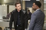 L-R: Charlie (JOHN REARDON) und Joe Donovan (KEVIN HANCHARD)