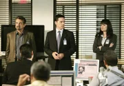 Versuchen alles, um den Mörder von Vanessa Holden, die von ihrem Peiniger bestialisch hingerichtet wurde, dingfest zumachen: Hotch (Thomas Gibson, l.), Rossi (Joe Mantegna, M.) und Prentiss (Paget Brewster, r.) ...
