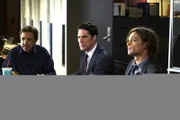 Special Agent David Rossi (Joe Mantegna)(l.), Special Agent Aaron Hotchner (Thomas Gibson), Dr. Spencer Reid (Matthew Gray Gubler)(r.)