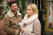 Cecilia (Carina Koller) wird klar, dass sie die Konditorei-Klausel nicht verheimlichen kann. Links Paco (Milos Vukovic)