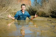 Der Treibsand hat Dirk Steffens fest im Griff.