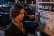 Die junge Margot (Julia Anna Grob) geht nach der Deportation ihres Bruders und ihrer Mutter in den Untergrund und versteckt sich vor der Gestapo.