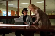 Sara Beckham (Lydia West, l.); Cornelia Gray (Patricia Clarkson, r.)