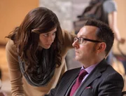 L-R: Root (Amy Acker) und Finch (Michael Emerson)