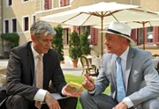 Werner (Dirk Galuba, r.) genießt es, gegenüber Friedrich (Dietrich Adam, l.) Oberwasser zu haben.