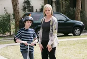 Das BAU-Team ist auf der Suche nach einem Serientäter, der einmal im Jahr eine Frau umbringt, die ihn an seine eigene Mutter erinnert. Bei den Recherchen stoßen sie auf Kate (Martha Anne Madison, r.) und Stanley (Jake Cherry, l.) ...