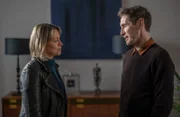 Annika Strandhed (Nicola Walker) lernt Jake Strathearn (Paul McGann) kennen, den Psychiater ihrer Tochter.