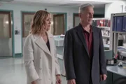 Jack Sloane (Maria Bello, l.); Leroy Jethro Gibbs (Mark Harmon, r.)