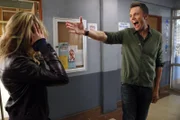 Geht in seiner Rolle für die Weihnachtsaufführung komplett auf: Jeff (Joel McHale, r.) ...