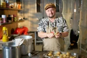 Kartoffelgratin ist ein herzhaftes Gericht aus frischen Kartoffeln, Sahne und Käse. Sebastian Lege deckt auf, wie die Industrie frische Zutaten monatelang haltbar macht.
