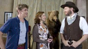 Fritz (Guido Hammesfahr), Suse (Eva Mannschott) und Steven (Clayton Nemrow), der Neffe des Gründers des Geisterhauses schmieden eine genialen Plan zur Rettung des Gebäudes.