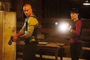 Alle Hinweise deuten daraufhin, dass Morgan (Shemar Moore, l.) und Prentiss (Paget Brewster, r.) den Tatort auf der Schweinefarm gefunden haben. Doch von Täter fehlt noch jede Spur ...