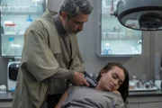 l-r: Dr. Marsh (Jadran Malkovich) und Eva Markovic (Tiana Upcheva)