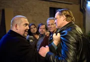 ARD/WDR TATORT, "Keine Polizei", Fernsehfilm Deutschland 2012, Regie: Kaspar Heidelbach, Buch: Norbert Ehry, Freddy Schenk (Dietmar Bär, l) ist voll im Einsatz: Durch die Dumping-Preise in ihrer Fahrschule machen sich die Thomas eher Feinde als Freunde.