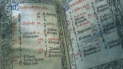 Was hat unser Sonnensystem mit Bauernkalendern und Organizern zu tun? Warum konnten Julius Cäsar und Papst Gregor XIII. bedeutende Kalenderreformen durchsetzen, nicht aber die Französische Revolution? Bei einem Streifzug durch die Geschichte des Kalenders geht es um solche Fragen, aber auch um viele andere interessante Aspekte unseres nur scheinbar so selbstverständlichen Umgangs mit der Zeit. Im Bild: ein Stundenbuch.