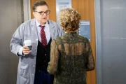 Daniel Charles (Oliver Platt)