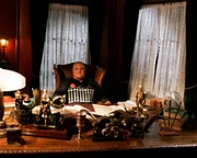 Als Randall Garner (Charley Rossman) feststellt, dass ihn niemand retten kann, sprengt er sich in die Luft ...