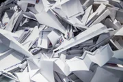 Papierflieger während der Red Bull Paper Wings World Finals 2019 in Salzburg, Österreich am 17. Mai 2019.