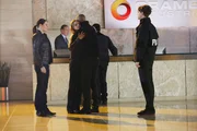 Das Team um Reid (Matthew Gray Gubler, r.), Derek (Shemar Moore, 2.v.r.) ist entsetzt, als JJ (A. J. Cook, 2.v.l.) entführt wurde. Um sie zu retten, bittet das Team um die Mithilfe von Prentiss (Paget Brewster, l.) ...