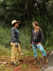 A wide shot of Melissa Nash (r.) talking with a Weedsteam employee.