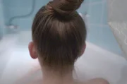 Nachgestellt: Heidrun in der Badewanne