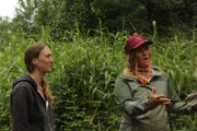A portrait shot of Misty (r.) and Melissa (l.) planning a project.