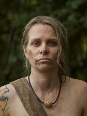 Michelle Jones schaut in die Kamera.