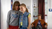 Annika (Merle Sophie Eismann, l.) und Nesrin (Julie Marienfeld) schmieden einen fesselnden Plan.