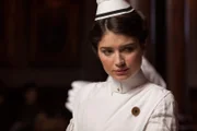 Lucy Elkins (Eve Hewson).